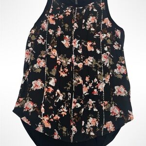 White House Black Market . Black Floral Sleeveless Top - Black and Pink size‎ XS